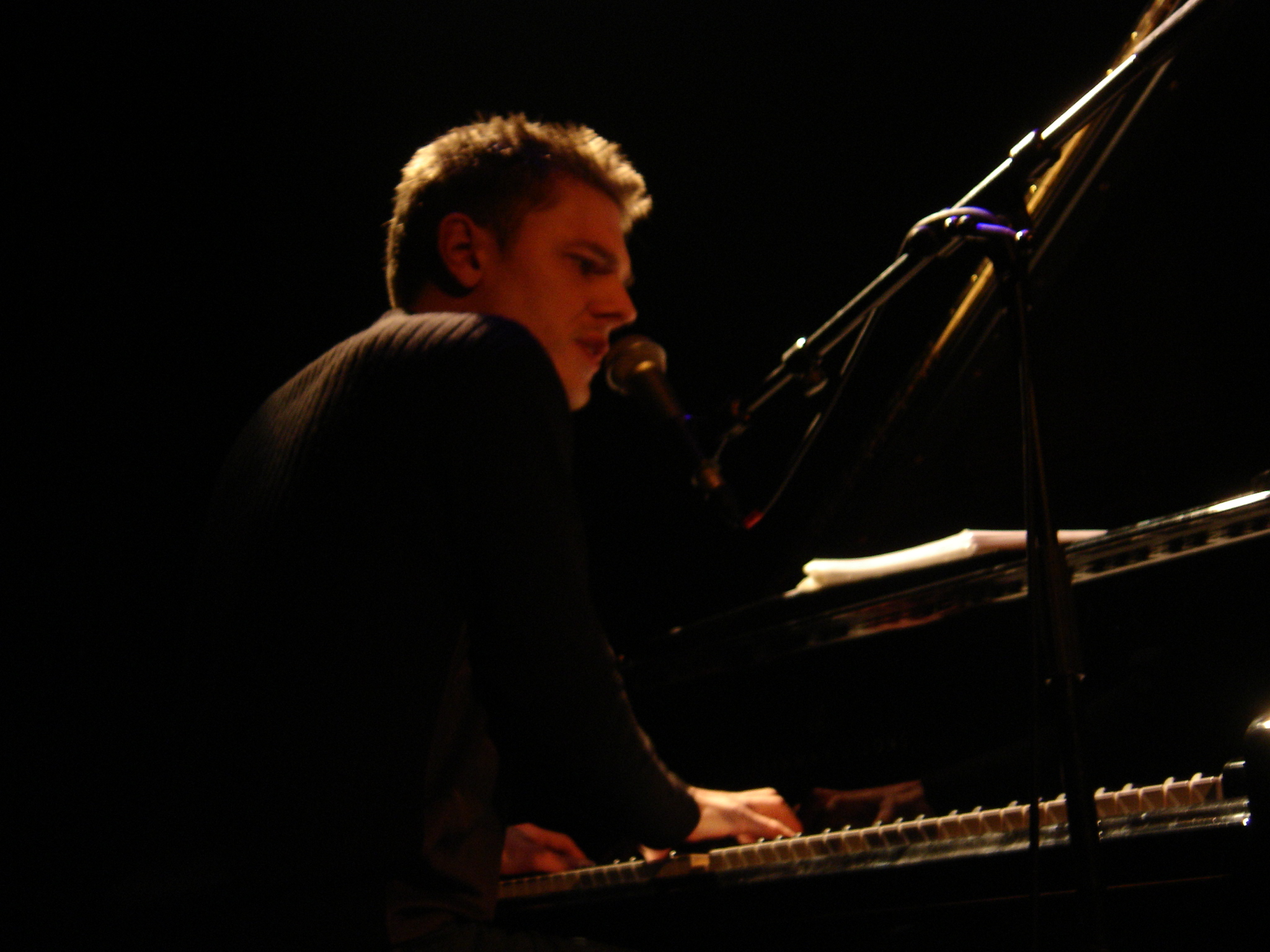 Guillaume Corpard jeune au piano (2003 - Paris)